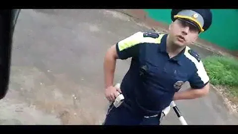 Водителя остановили поберушки ДПС МВД ГИБДД